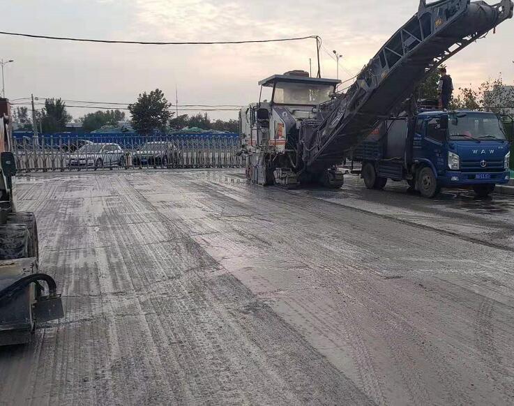 商都路天瑞，水泥道路拉毛銑刨