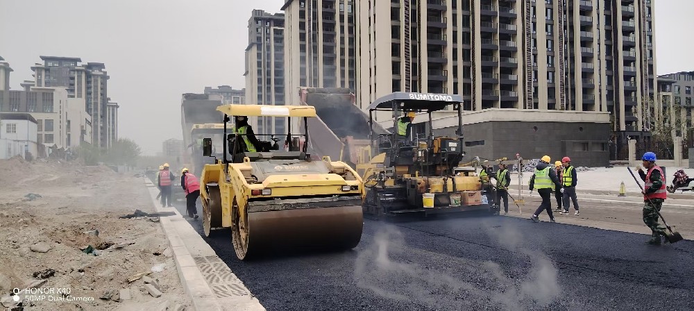 匠心筑路，攜手同行丨鄭州瀝青路面施工廠家，為您鋪就品質(zhì)與信任之路