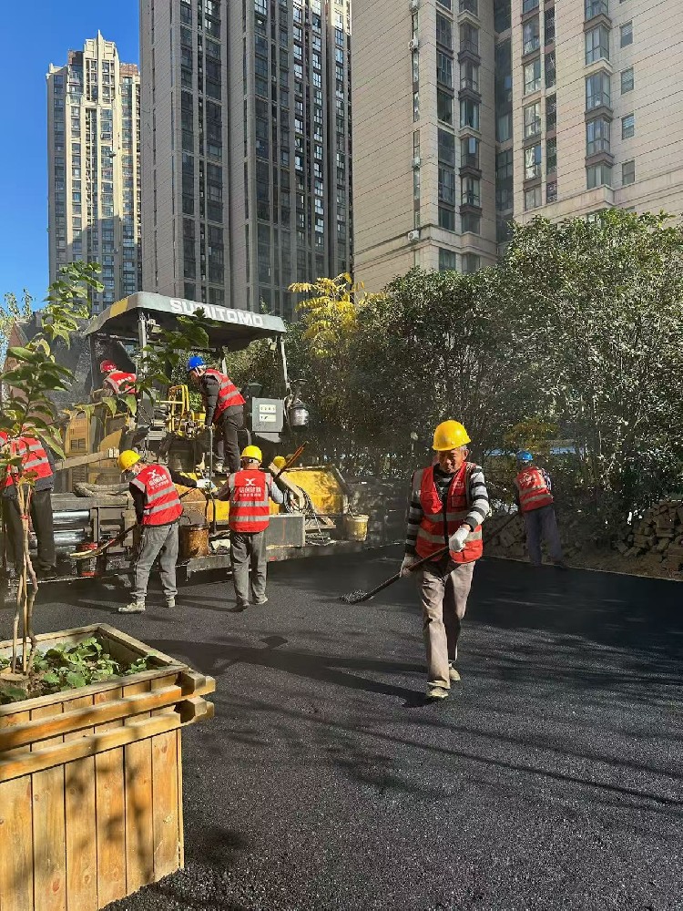 鄭州瀝青路面碾壓：城市記憶的立體雕刻